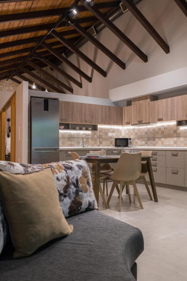 Casa Leone, Cosy Apartment Overlooking The Square Spílion Екстериор снимка