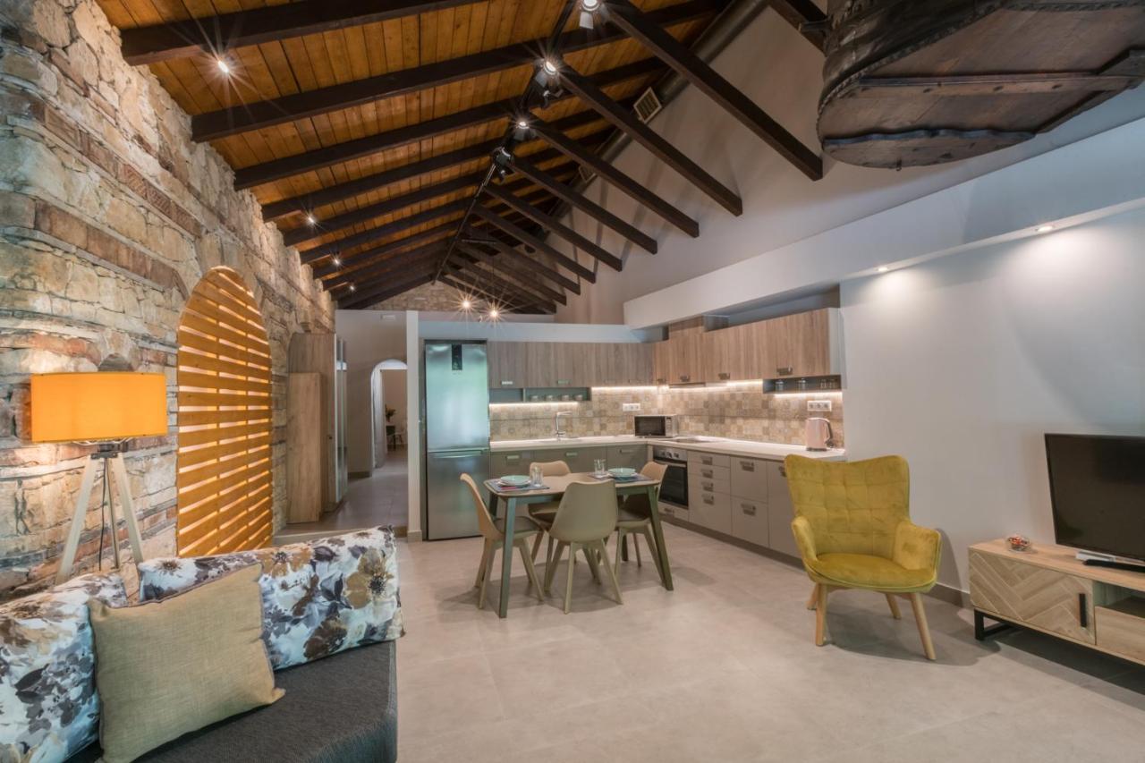 Casa Leone, Cosy Apartment Overlooking The Square Spílion Екстериор снимка